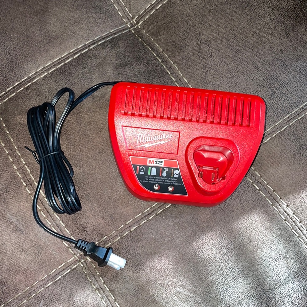 Milwaukee M12 Battery Charger